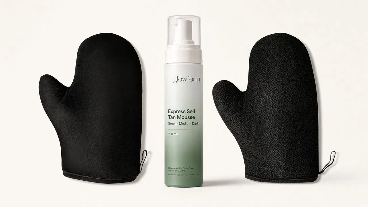 Glowform Glow kit: Green Medium Dark mousse between a tanning mitt and an exfoliating mitt