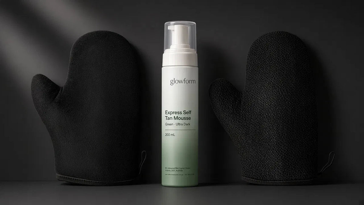 Glowform Glow kit: Green Ultra Dark mousse between a tanning mitt and an exfoliating mitt